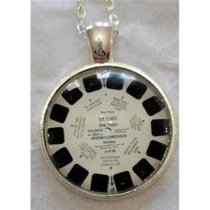 NWT View Master Six Flags Over Texas Round Necklace & Pendant 106844